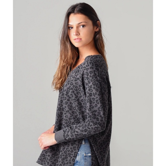 Kujten Sweaters - Kujten • Cashmere Jaguar Sweater in Animal Print